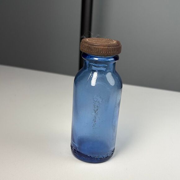 EMERSON  DRUG CO. BOTTLE  BLUE  EMBOSSED  BROMO-SELTZER with Lid - Picture 1 of 8
